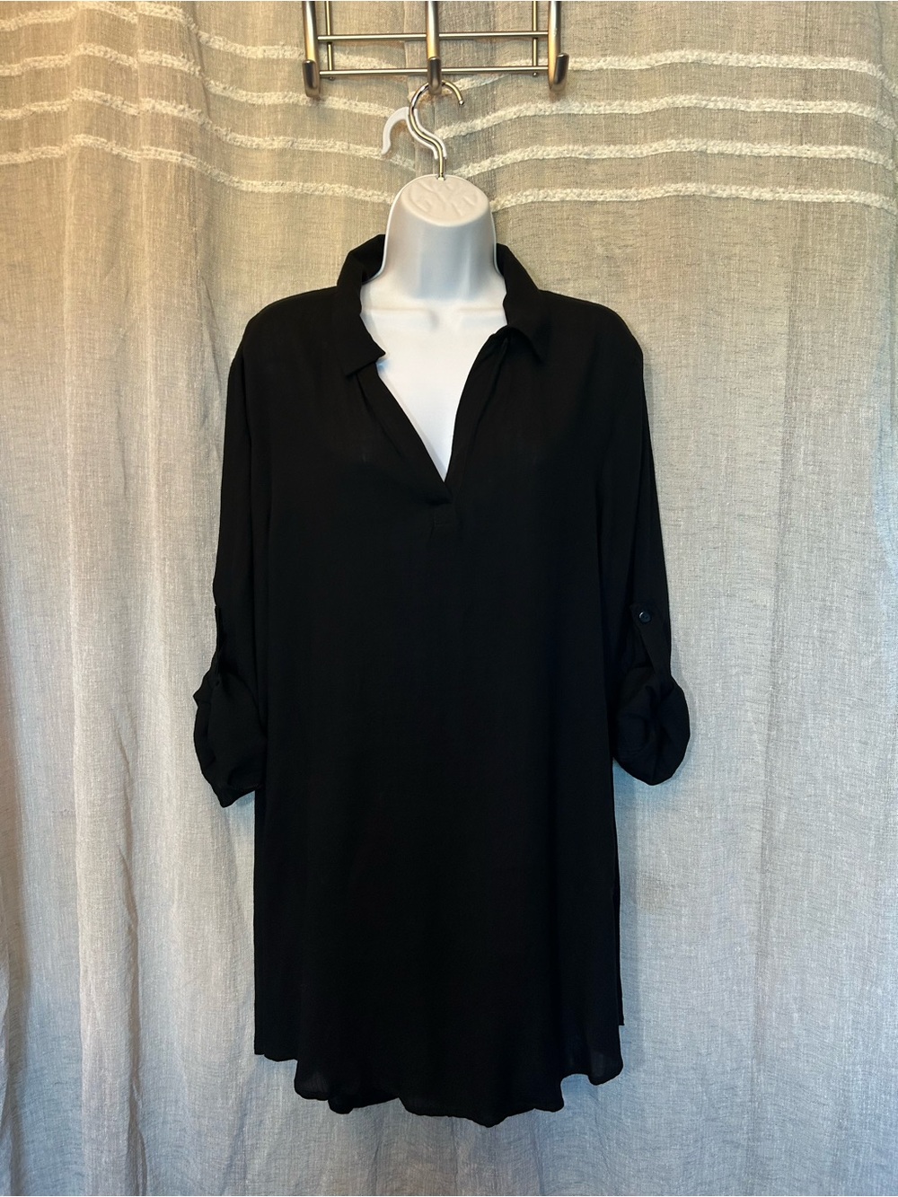 Nordstrom Rack Black V-Neck Roll-Sleeve Women's Tunic